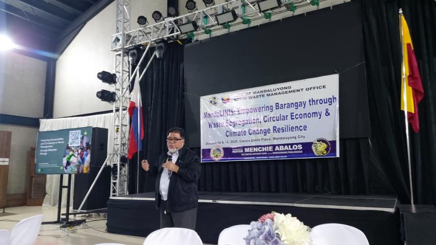 A speaker at the MandaLINIS forum on waste segregation, City of Mandaluyong